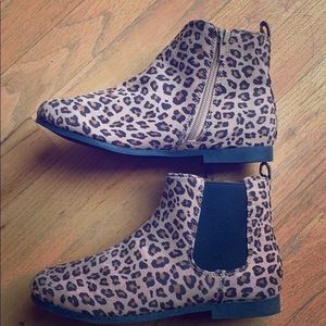 Like new Gap kids leopard boots size 4